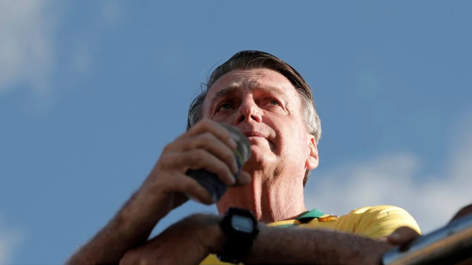 Bolsonaro é diagnosticado com pneumonia viral após bateria de exames; entenda