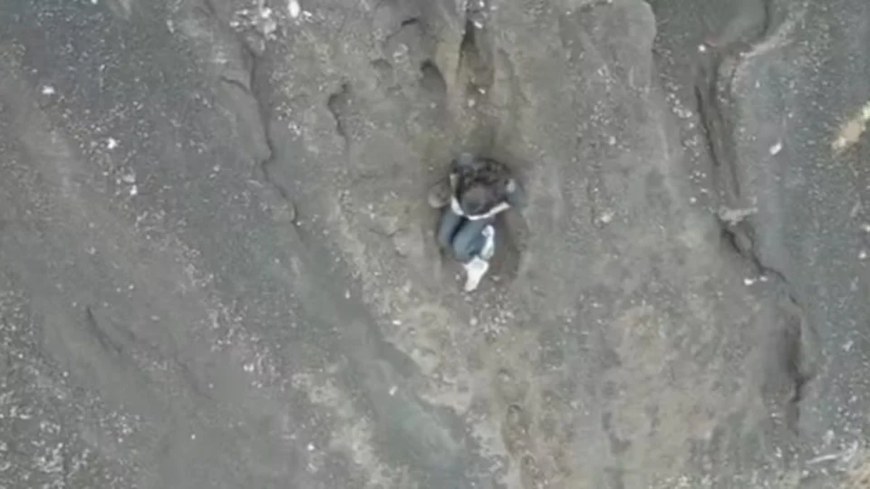 VÍDEO: brasileira cai em trilha de vulcão na Indonésia e aguarda resgate há mais de 14 horas