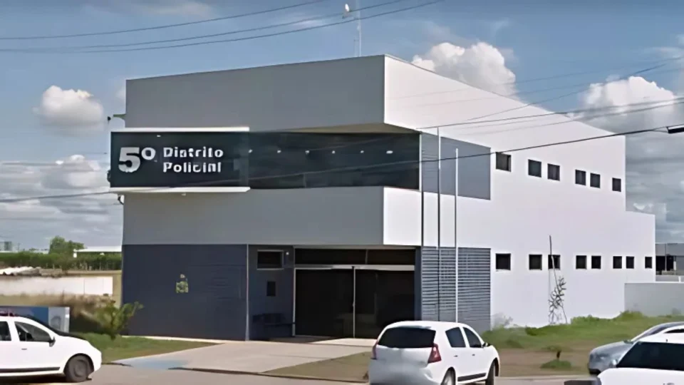 Colombiana é presa após tentar esfaquear homem e atacar policiais em Boa Vista