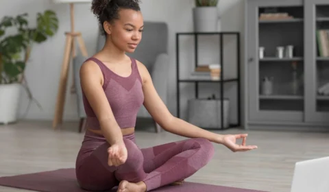 Dia Internacional do Yoga: como fazer yoga e quais posturas praticar em casa