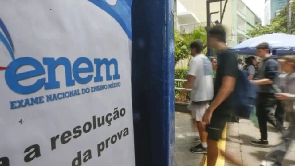 Provas do Enem no Acre começam duas horas mais cedo por causa do fuso horário; fique atento