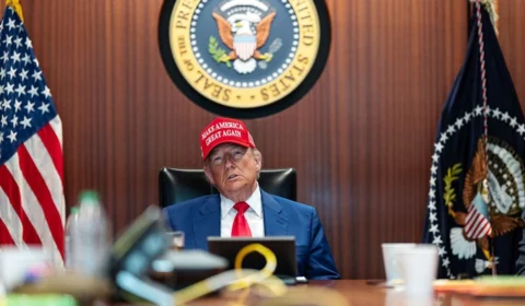 Parlamento iraniano decide fechar Estreito de Ormuz em resposta a ofensiva dos EUA