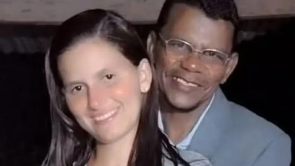 Pastor é suspeito de matar a esposa com golpes de facão no Acre e está foragido