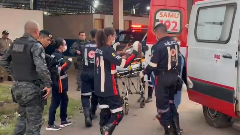 VÍDEO: homem é baleado por motociclista que usava roupa camuflada na antiga rodoviária de Porto Velho