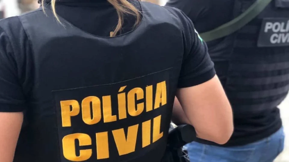 Policiais militares e civis suspeitos de formar milícia são alvos de operação em Manaus