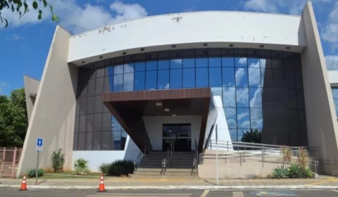 Homem é condenado a mais de 30 anos de prisão por agredir e estuprar namorada em RO