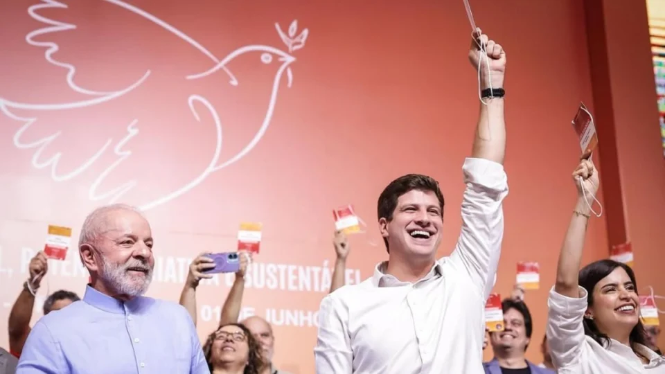João Campos assume comando do PSB com ‘benção’ de Lula e olho em 2026