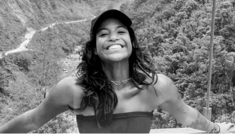 Corpo de Juliana Marins chega ao Brasil e passará por nova autópsia