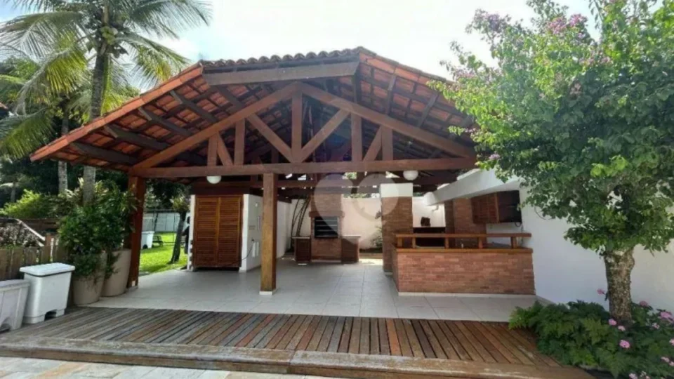 Pais de Larissa Manoela reduzem preço drasticamente para conseguir vender mansão