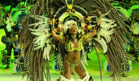 Marciele Albuquerque impressiona com evolução  para Gavião Real no Festival de Parintins 2025