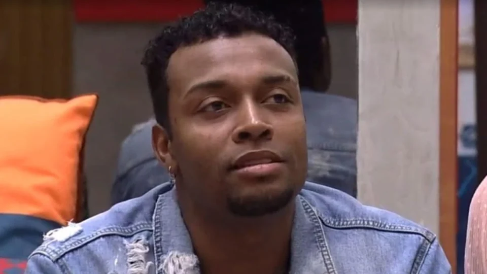 Influenciador Nego Di é condenado a mais de 11 anos de prisão por estelionato no RS