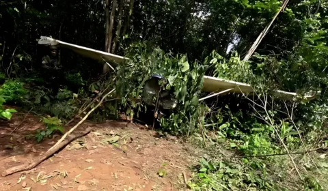 Aeronave usada no garimpo ilegal é destruída durante operação na Terra Yanomami
