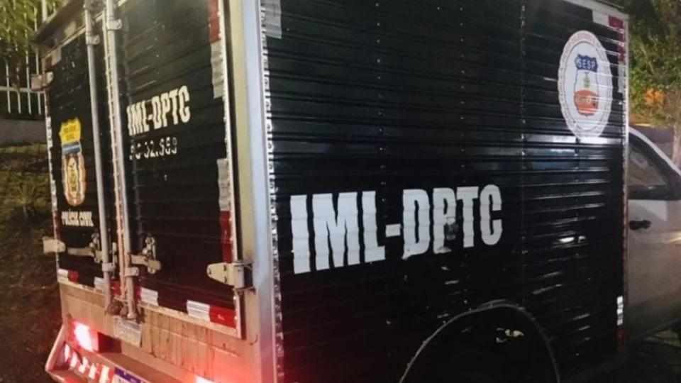 VÍDEO: pai e filho de 2 anos são mortos a tiros na zona leste de Manaus; veja