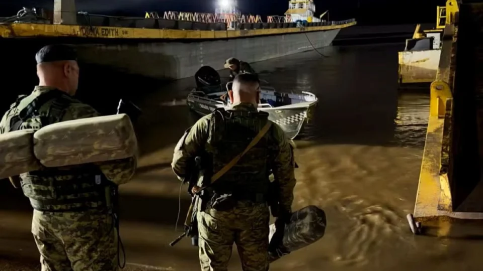 ‘Piratas do Madeira’: PF prende 14 suspeitos de roubo de grãos em balsas no rio