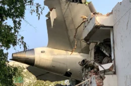 Queda de avião na Índia: uma pessoa sobreviveu e mais de 200 morreram