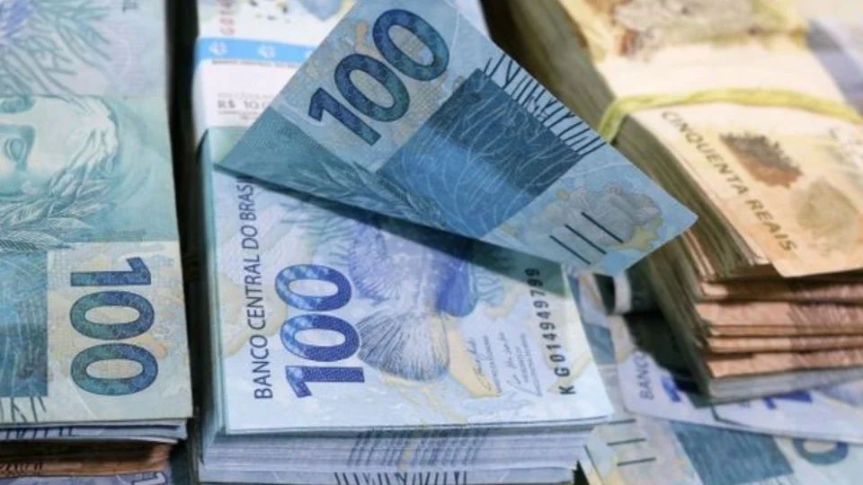 Alta dos juros ajuda a economia ou o sistema financeiro? Entenda o aumento de 15% da Selic