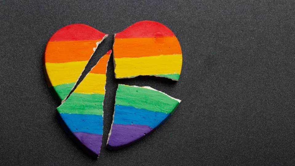 Violência contra pessoas LGBT+ ainda tem números alarmantes no Brasil