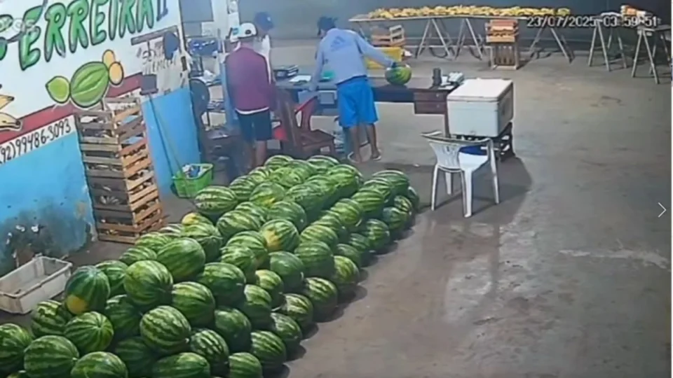 Homem e adolescente se passam por clientes e assaltam hortifruti em Itacoatiara