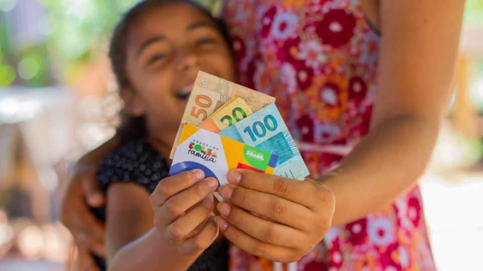 Bolsa Família: mais de 3 milhões de beneficiários superam a linha da pobreza e deixam o programa