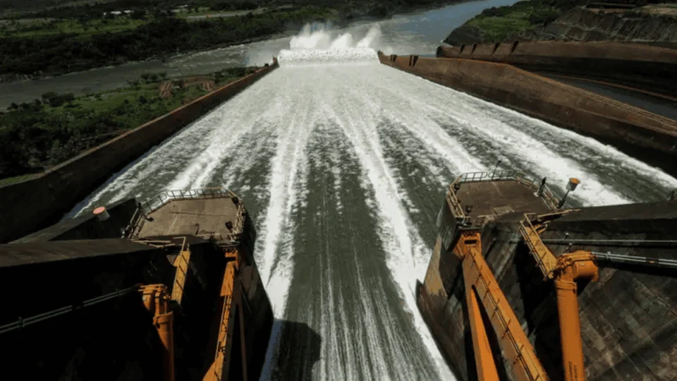 Gastos da Itaipu com MST e COP30 entram na conta de luz e levantam suspeitas