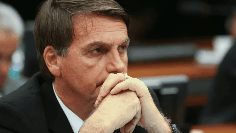 Leia trecho de carta supostamente escrita por Bolsonaro solicitando asilo na Argentina