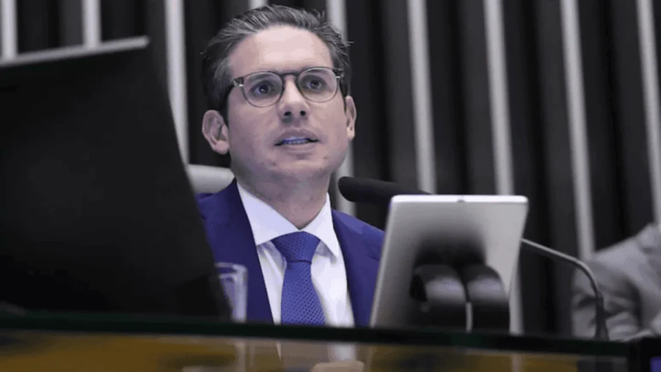 Em meio à ‘emergência’ bolsonarista, Hugo Motta reforça recesso e veta comissões