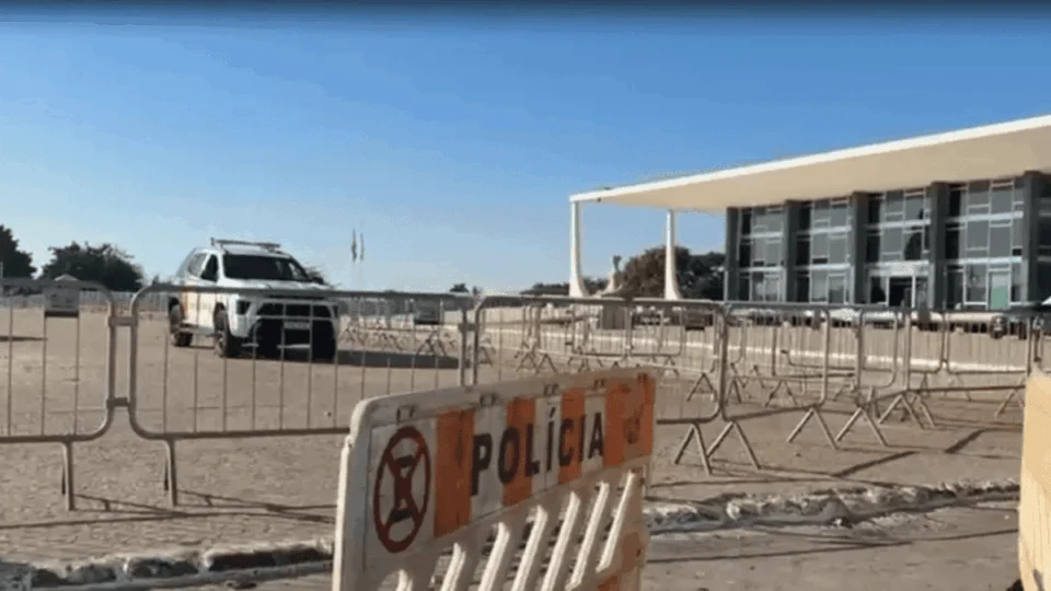 Moraes restringe acesso à Praça dos Três Poderes após protestos bolsonaristas