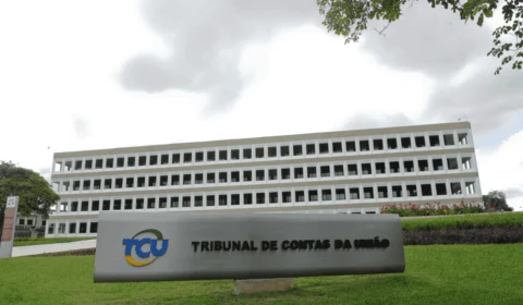 Homem com tornozeleira eletrônica tenta invadir sede do TCU e é detido por segurança