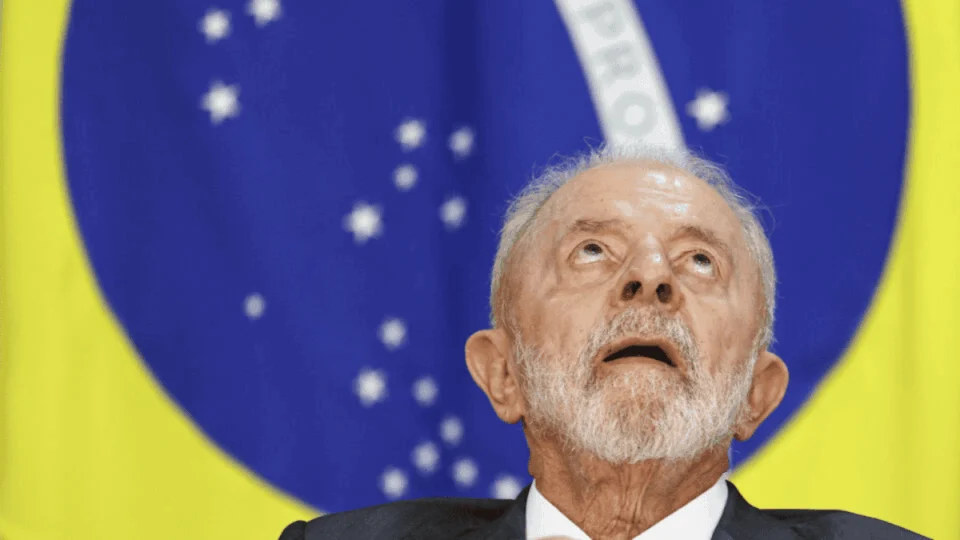 Pesquisa revela que maioria vê Lula pior que Bolsonaro e questiona nova candidatura