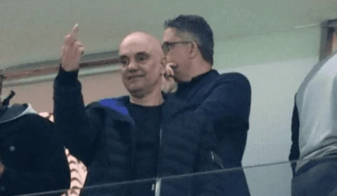 Alexandre de Moraes exibe dedo do meio após vaias na Neo Química Arena