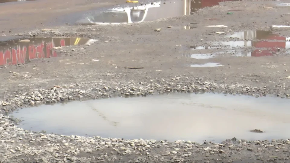 Buracos e alagamentos geram transtornos em zona Oeste de Boa Vista