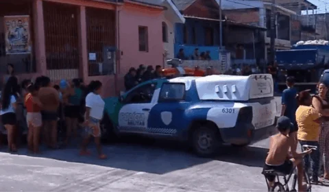 Criança de seis anos morre atropelada por caminhão em Manaus; motorista é preso