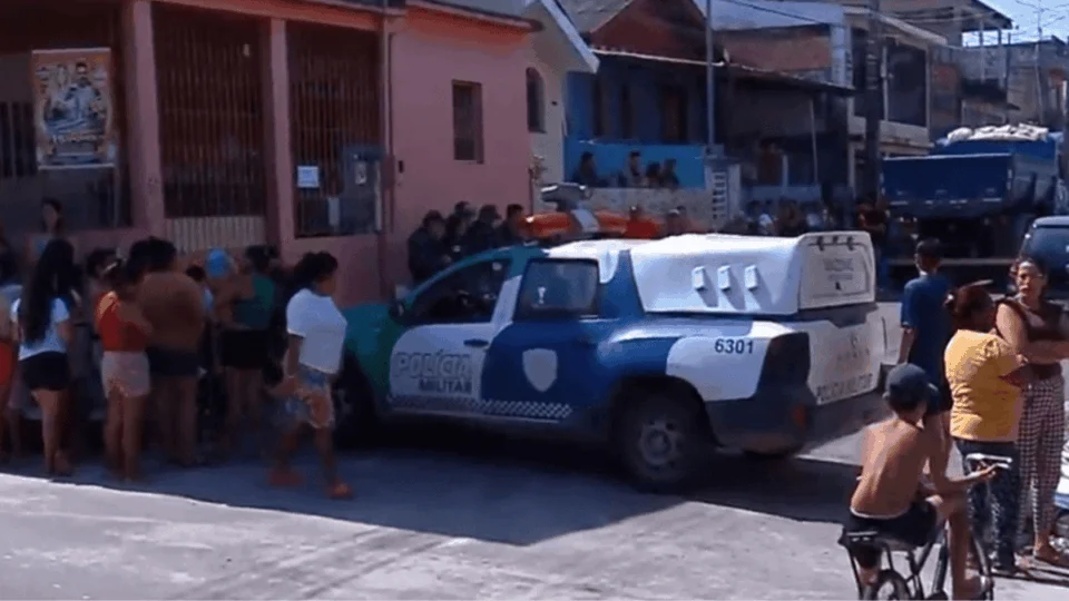 Criança de seis anos morre atropelada por caminhão em Manaus; motorista é preso