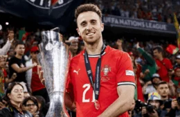 Jogador Diogo Jota, do Liverpool, e irmão morrem em acidente de carro