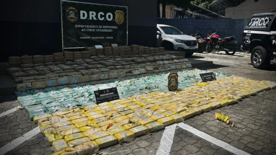 Criminosos são presos com R$ 50 milhões em drogas no rio Solimões, no Amazonas
