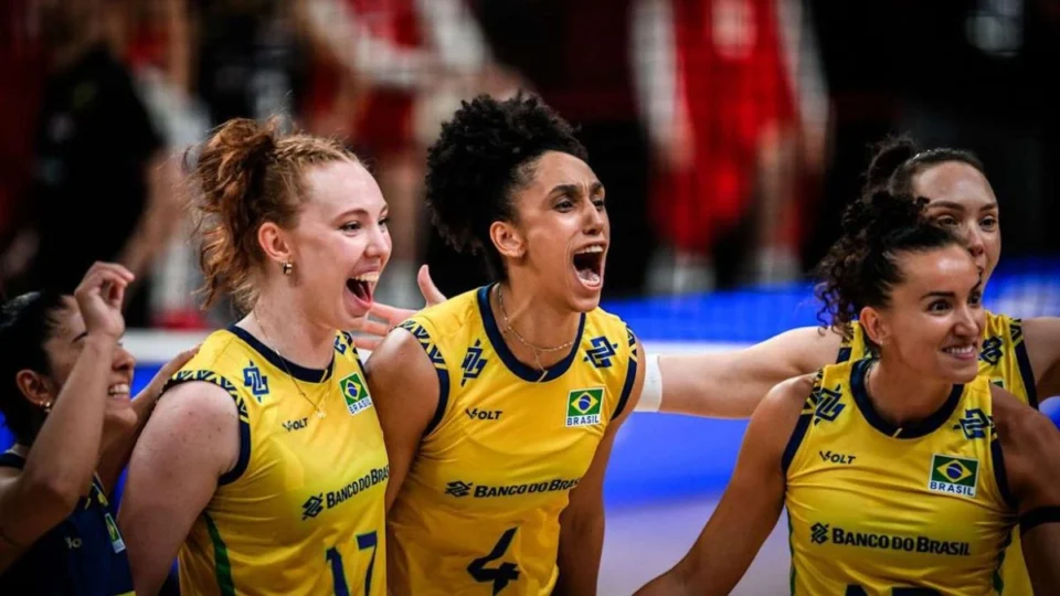 Seleção feminina brasileira supera França por 3 sets a 2 na Liga das Nações de Vôlei