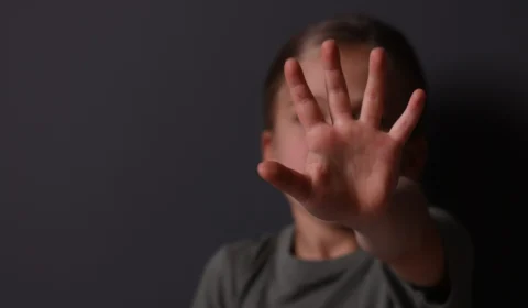 ‘Estava com feridas’: mulher é presa por abusar sexualmente de filho de cinco anos no Amazonas