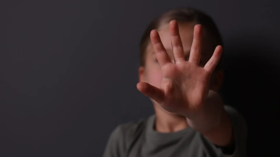 ‘Estava com feridas’: mulher é presa por abusar sexualmente de filho de cinco anos no Amazonas