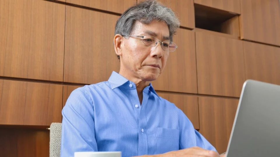 Experientes, mas ignorados: profissionais 50+ enfrentam dificuldades para ingressar no mercado de trabalho