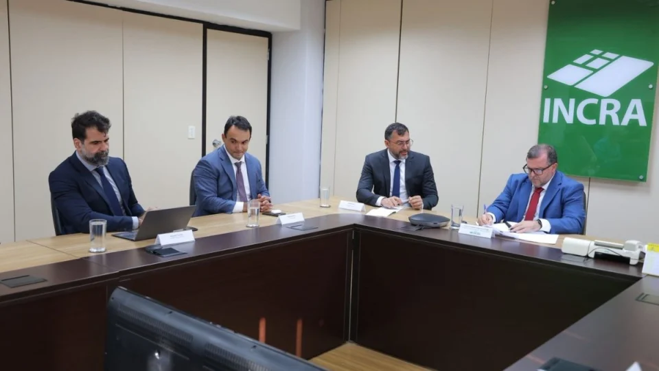 Governador do Amazonas propõe acordo para regularização fundiária em Apuí