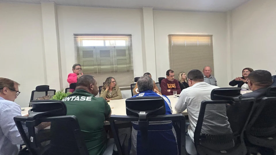 AC:Sindicatos cobram reajustes e presença do governador