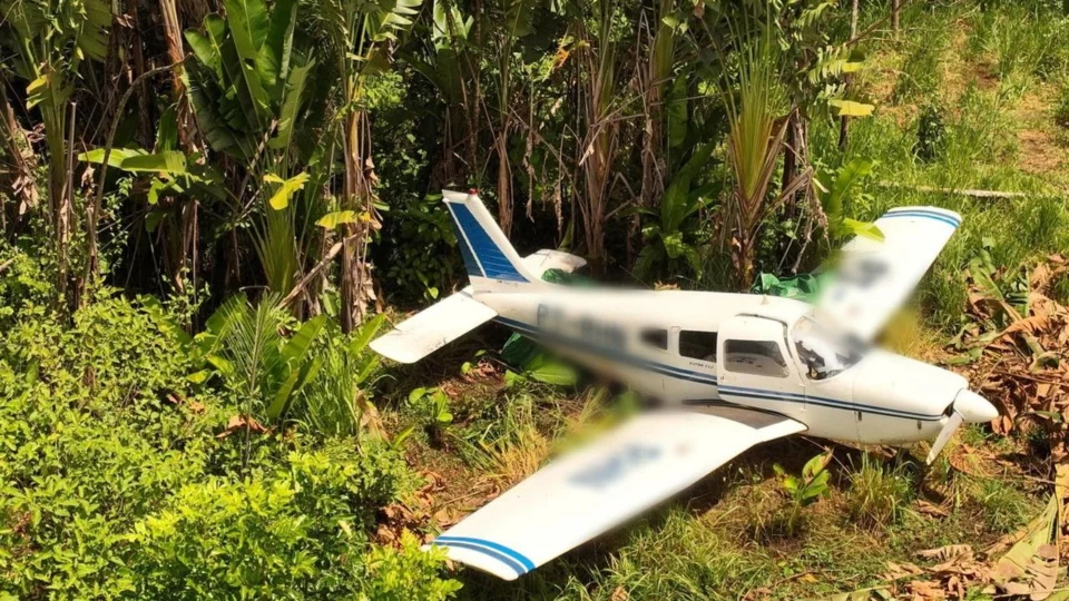 Avião suspeito de ser usado por traficantes em Iracema é apreendido pela PC
