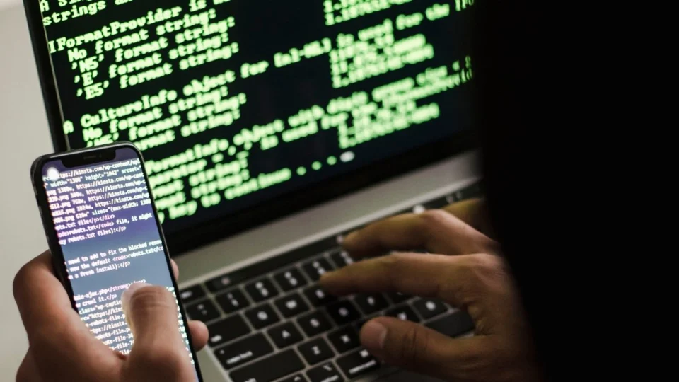 Banco Central suspende três instituições do Pix após ataque cibernético; veja quais são