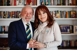 Lula visita Cristina Kirchner que está em prisão domiciliar na Argentina