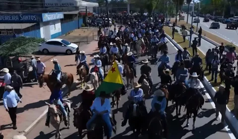 ‘Expoacre 2025’ começa com cavalgada e celebra 50 anos da maior feira agropecuária do Acre