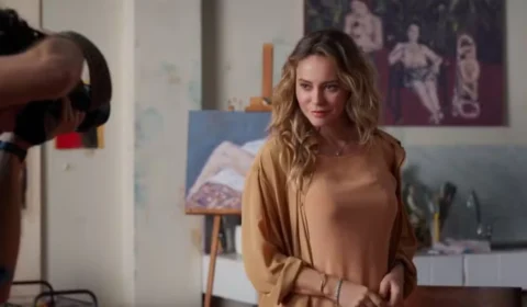 ‘Vale Tudo’: Heleninha de Paolla Oliveira toma mais um porre e cansa a web novamente