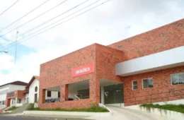 Bebê sofre queimaduras graves durante banho em maternidade