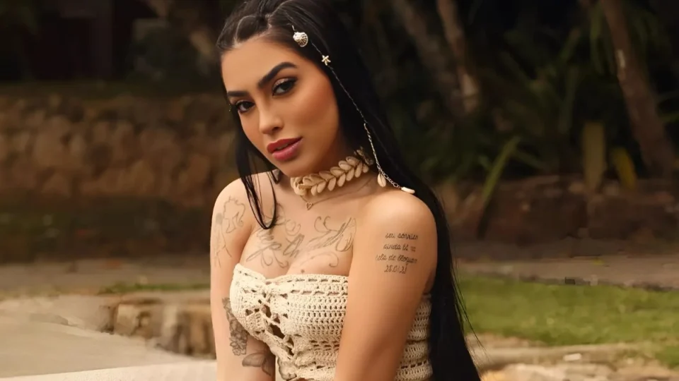 MC Mirella fala sobre a filha e rebate críticas por conteúdo adulto: ‘a internet é suja’