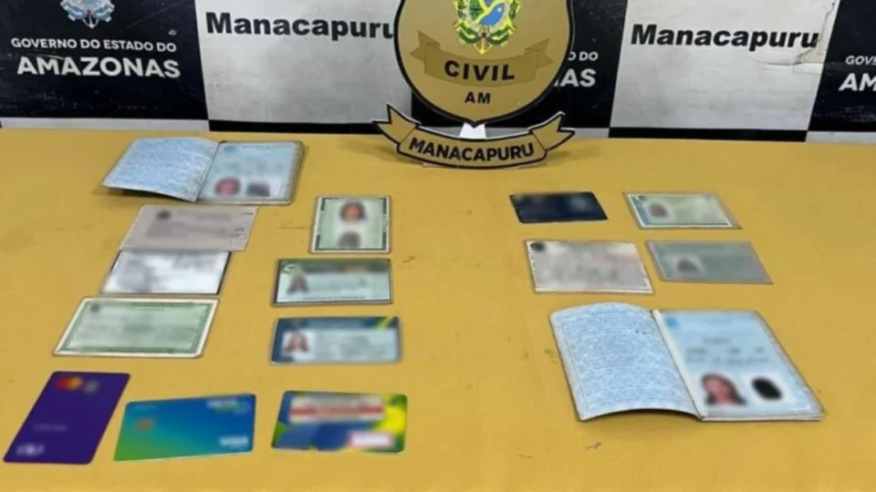 Mulher é presa ao tentar aplicar golpe com documento falso para receber auxílio no AM