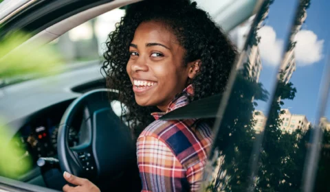 Lei autoriza uso de multas de trânsito para financiar CNH de mulheres de baixa renda; entenda